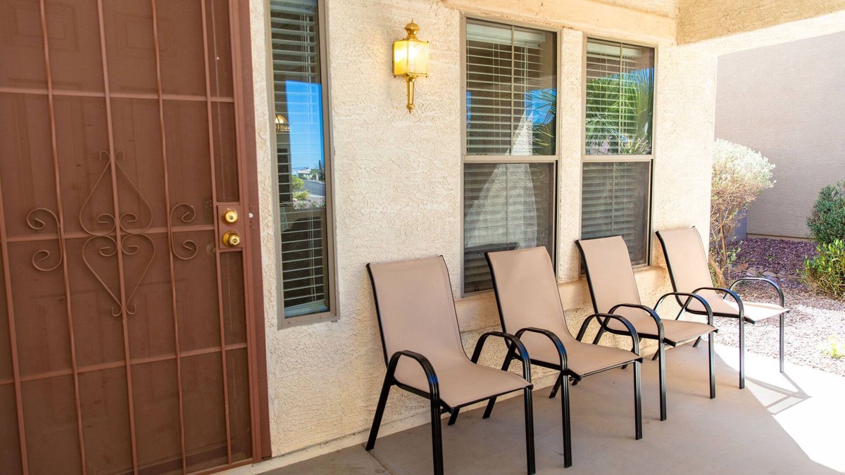 Tamaron Villa | Stylish 5 Bedroom 3 Bath Getaway with Full Kitchen