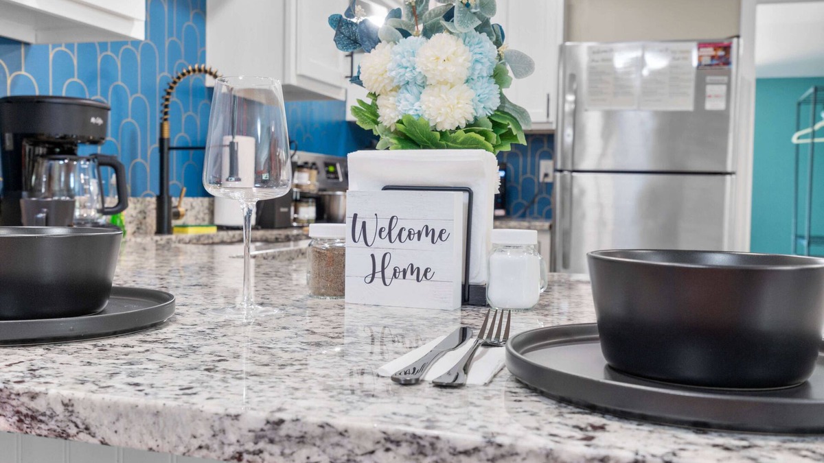 Westside Norwich Apartment | Stylish, 5 Queen Beds, 2.1Mi To Mohegan