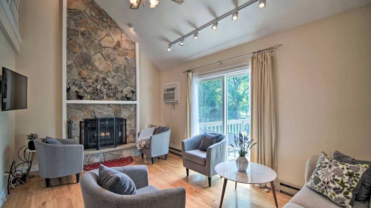 Gurnee House | Stylish 5Bd Home Near Beach & Base