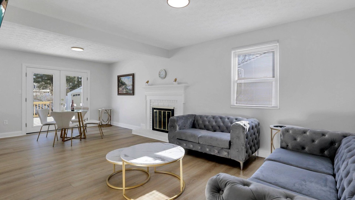 New California House | Stylish 5BR Designer Home w/Deck & Hot Tub