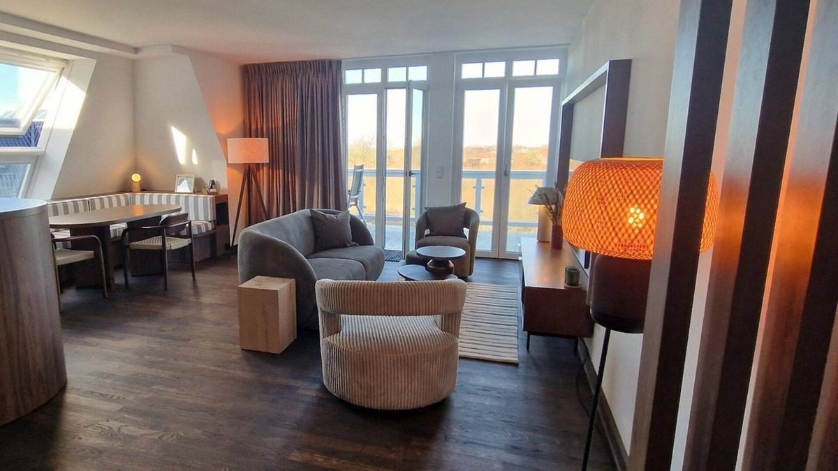 Wremen Apartment | Stylish and spacious penthouse vacation apartment with sauna and North Sea view -