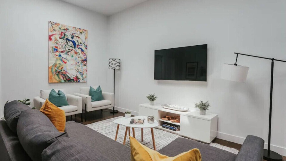 La Petite-Patrie Apartment | Stylish and bright 2bdr near St-Hubert Plaza
