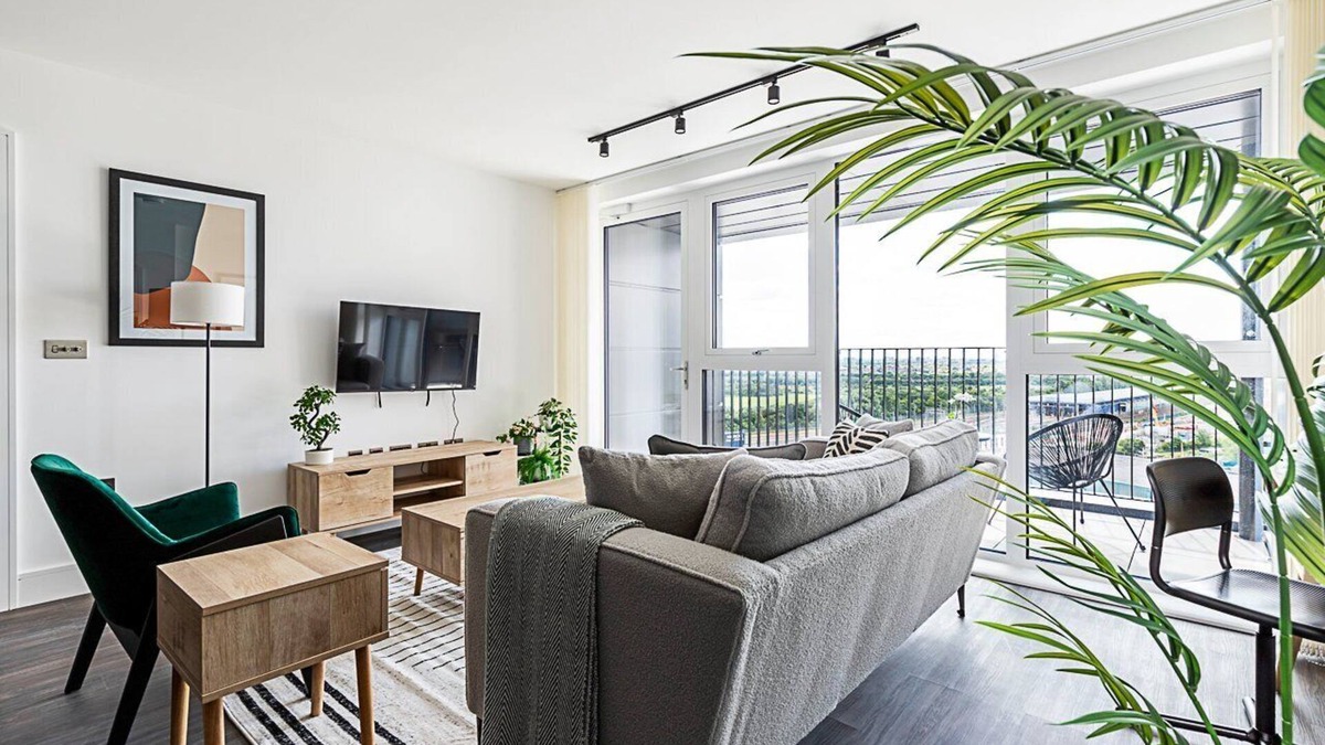 College Park and Old Oak Apartment | Stylish and Bright West London Gem