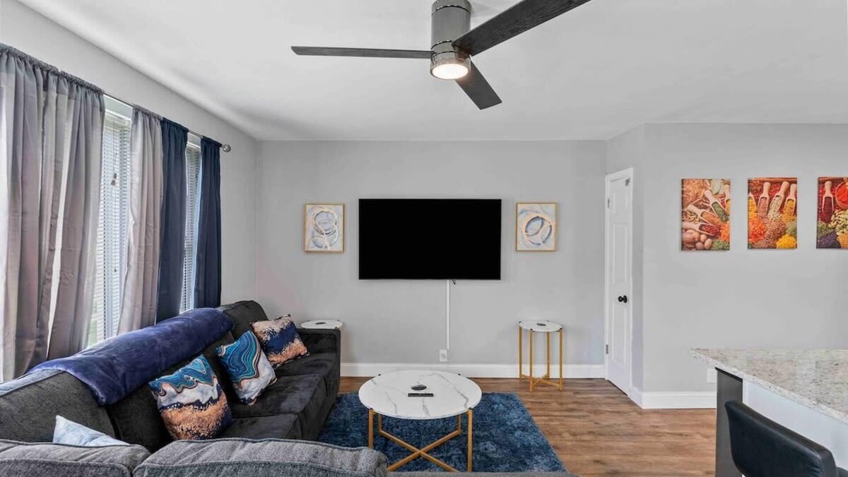 Richmond Heights House | Stylish and Cozy In Saint Louis