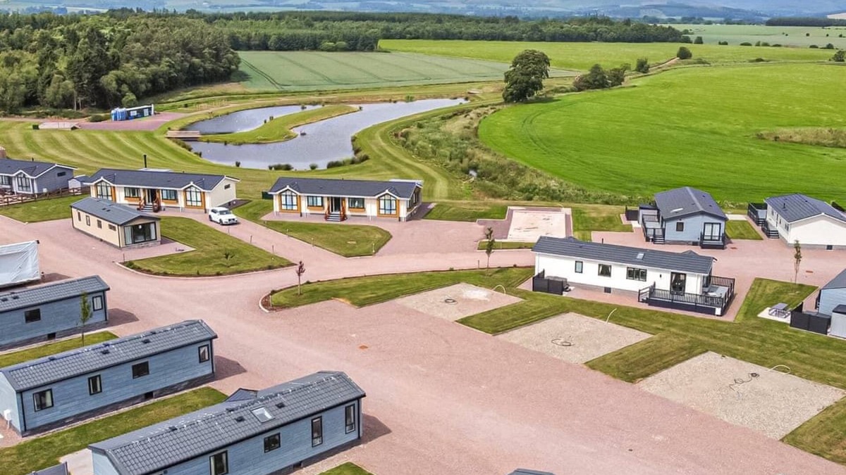 Laurencekirk House | Stylish and comfortable holiday home featuring your own private hot tub.
