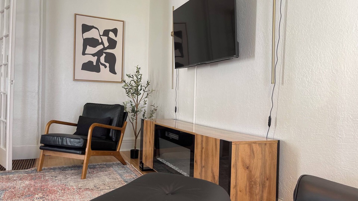 Clayton House | Stylish and Comfortable Downtown Historical Home Two Blocks From the River