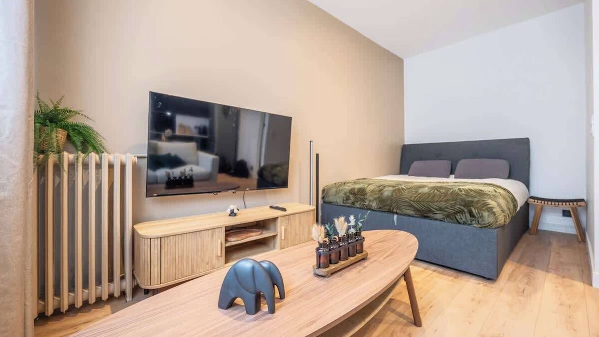Montrouge Apartment | Stylish and cozy apartment with balcony