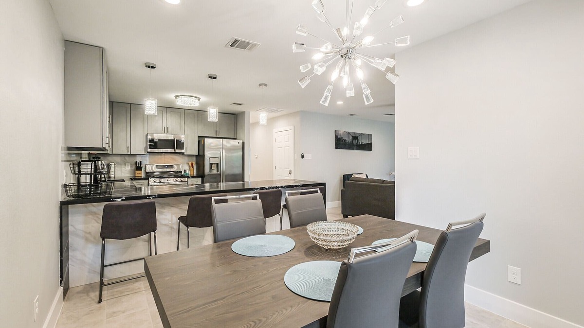 Spring Branch East House | Stylish and cozy~ Mins to downtown.