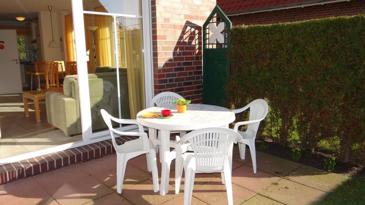 Harlesiel House | Stylish and homely: the tastefully furnished semi-detached house presents