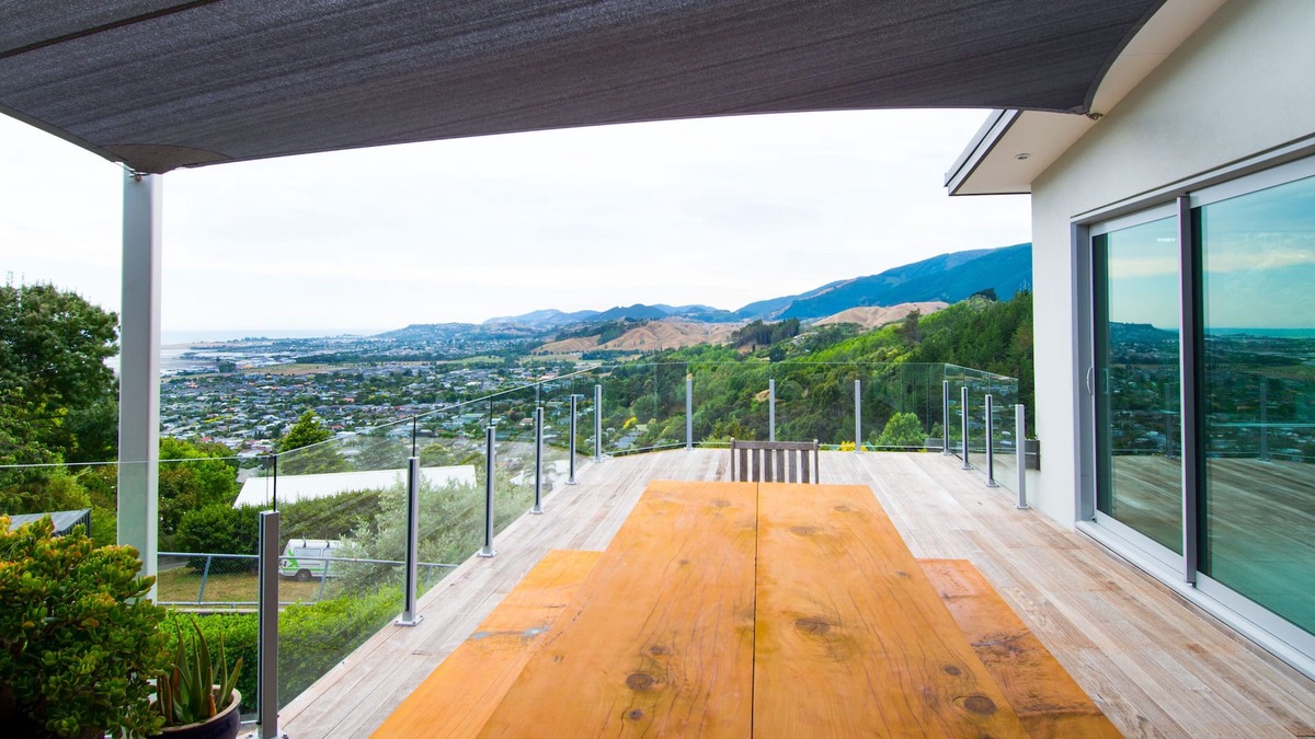 Richmond House | STYLISH AND MODERN HOME with Captivating Views