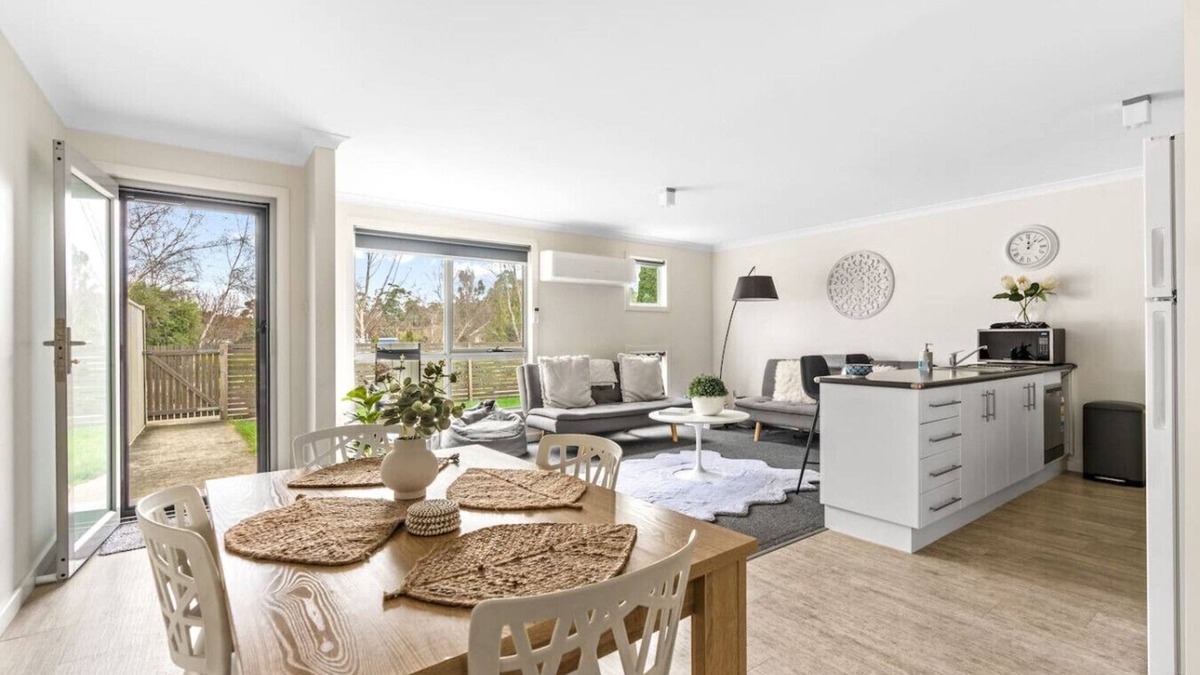 Ravenswood Apartment | Stylish and Spacious Launceston Villa + Free Wifi