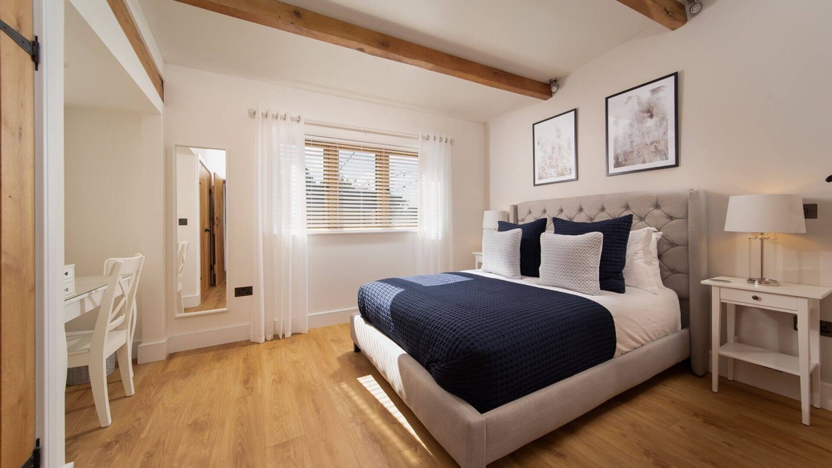 Hele Cottage | Stylish and spacious countryside cottage, sleeps 4, with hot tub near coast.