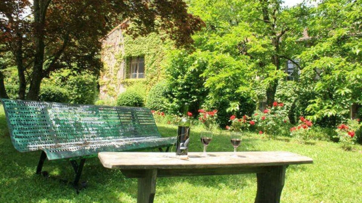 Verreries-de-Moussans Apartment | Stylish apartment, set within beautiful gardens