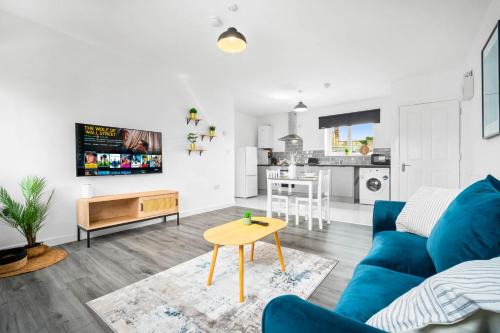 Cradley Heath Apartment | Stylish Apartment - Cradley Heath - Pet Friendly - Parking - Netflix 2MH