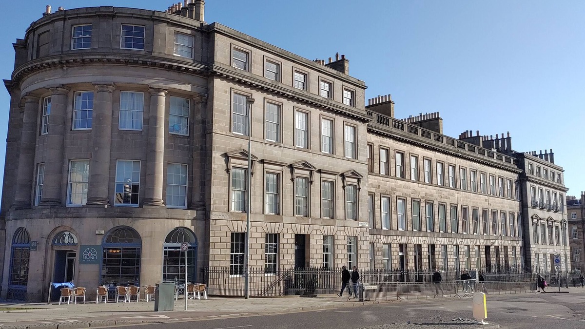 Leith Apartment | Stylish Apartment in Edinburgh City Centre, Sleeps 4. License no. EH-68704-F