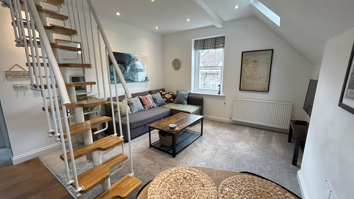 Clifton House | Stylish Apartment in the Heart of Clifton Village. Street Parking.