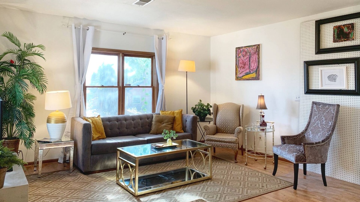 Parkville Apartment | Stylish Apartment in Historic Downtown Parkville
