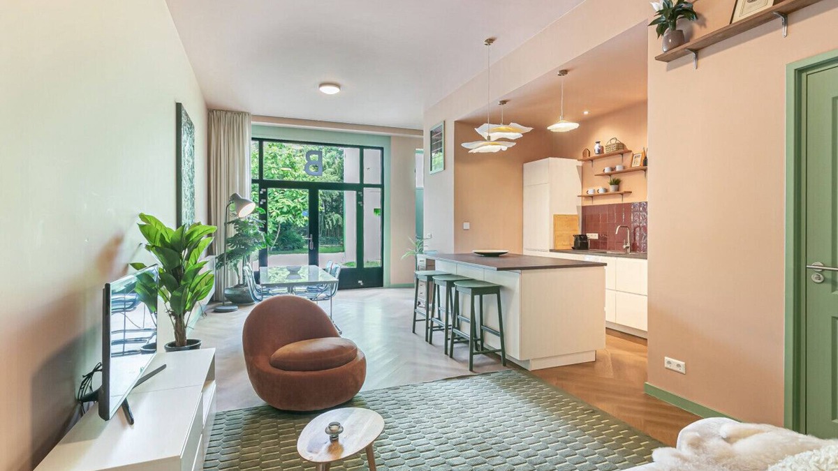 Weesperzijde Apartment | Stylish apartment next to the Amstel river -Unit B