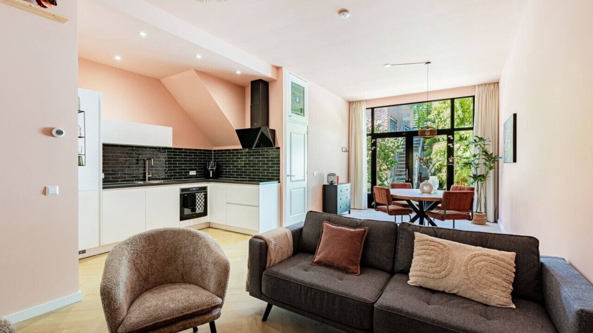 Weesperzijde Apartment | Stylish apartment next to the Amstel river- Unit F