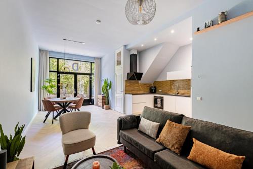 Weesperzijde Apartment | Stylish apartment next to the Amstel river- Unit D