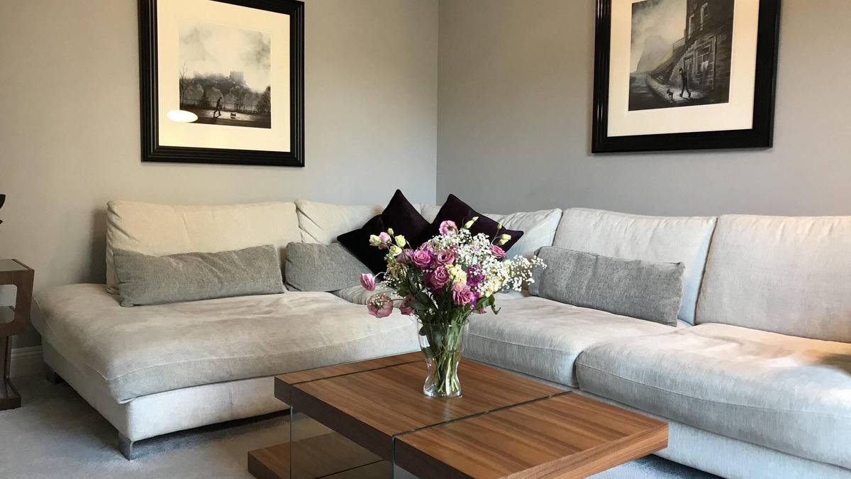 Gifford Apartment | Stylish apartment - Spotlessly clean, Central location, Free parking, Free WIFI