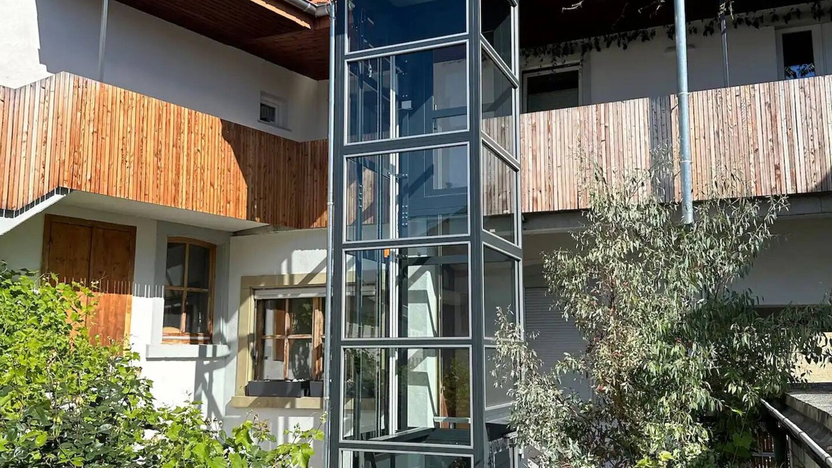 Deidesheim Apartment | Stylish apartment with large terrace, air conditioning and parking space