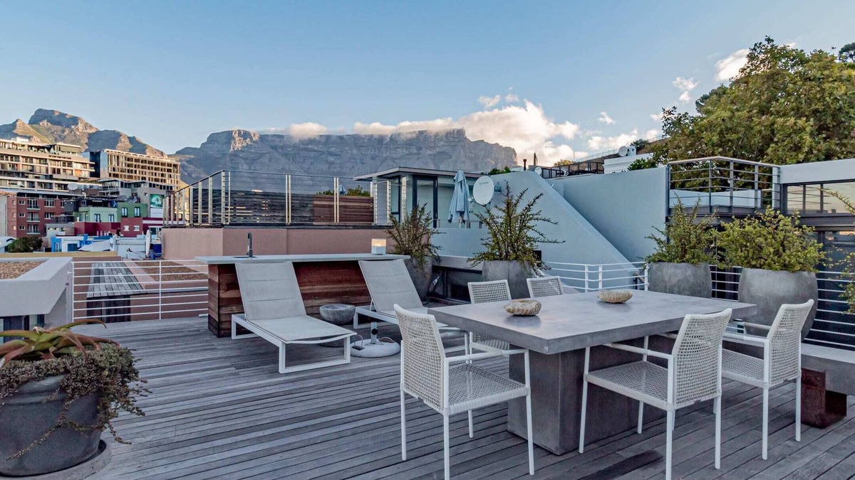 Cape Town City Centre Apartment | Stylish Apartment with Rooftop Deck and Pool 53 Napier
