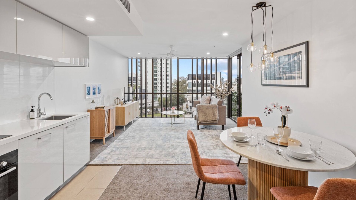 Milton Apartment | Stylish Apartment with Study & free Parking