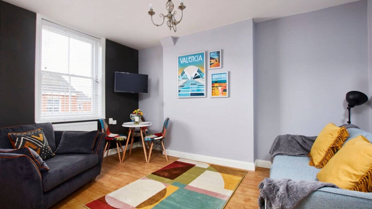 Castle Donington Apartment | Stylish Apt. Near Airport, Fast Wifi, Gym Pass