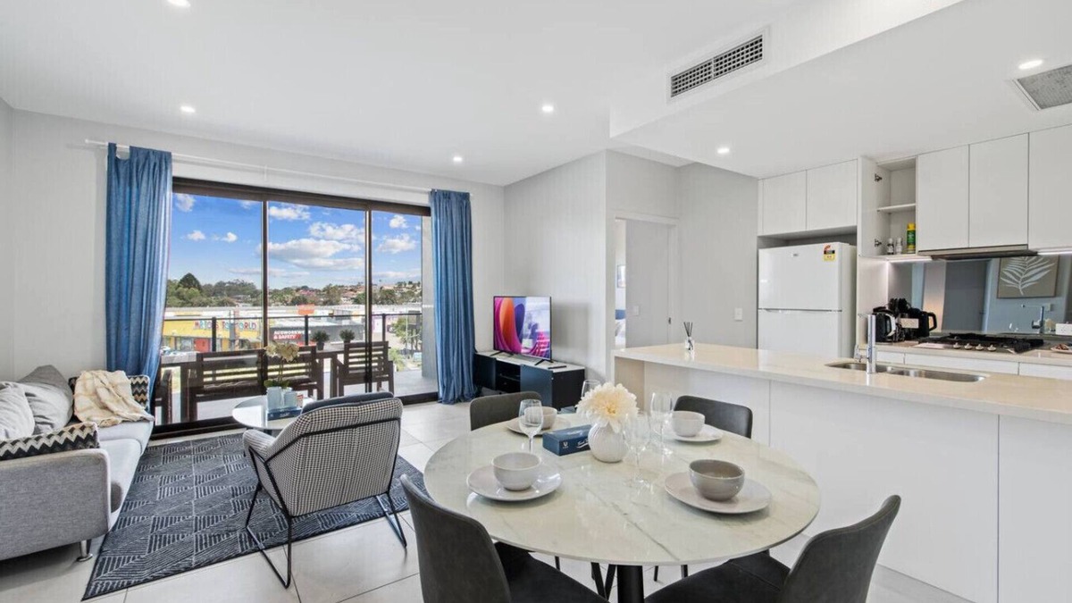 Macgregor Apartment | Stylish Apt w/Balcony Easy Access to Everywhere