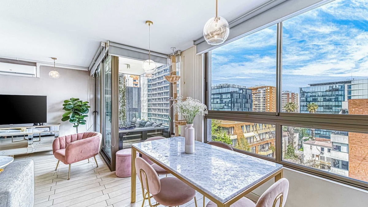 Santiago Apartment | Stylish Art 2B w/Balcony, Parking & Wifi