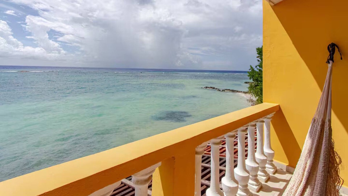 Savaneta Ski Chalet | Stylish Aruba Beach Chalet w stunning ocean view