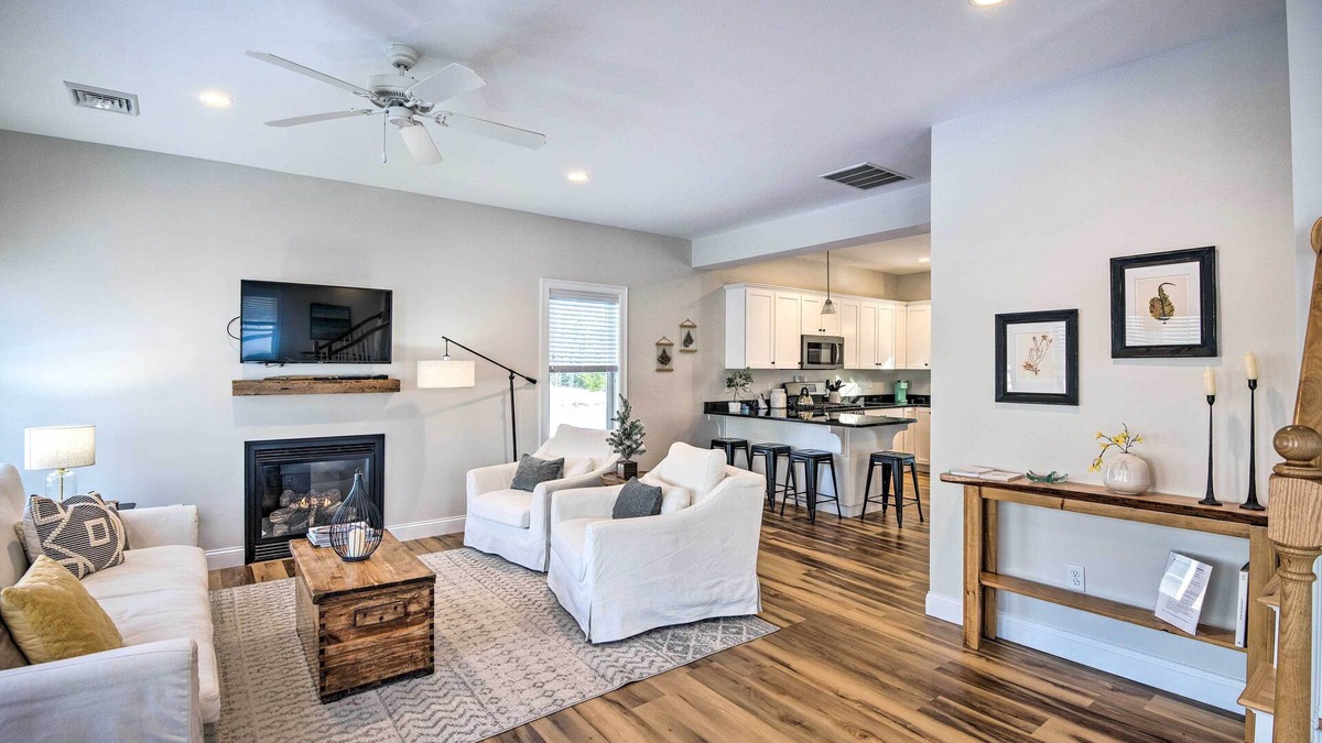Arundel Cottage | Stylish Arundel Cottage, 6 Mi to Dock Square!