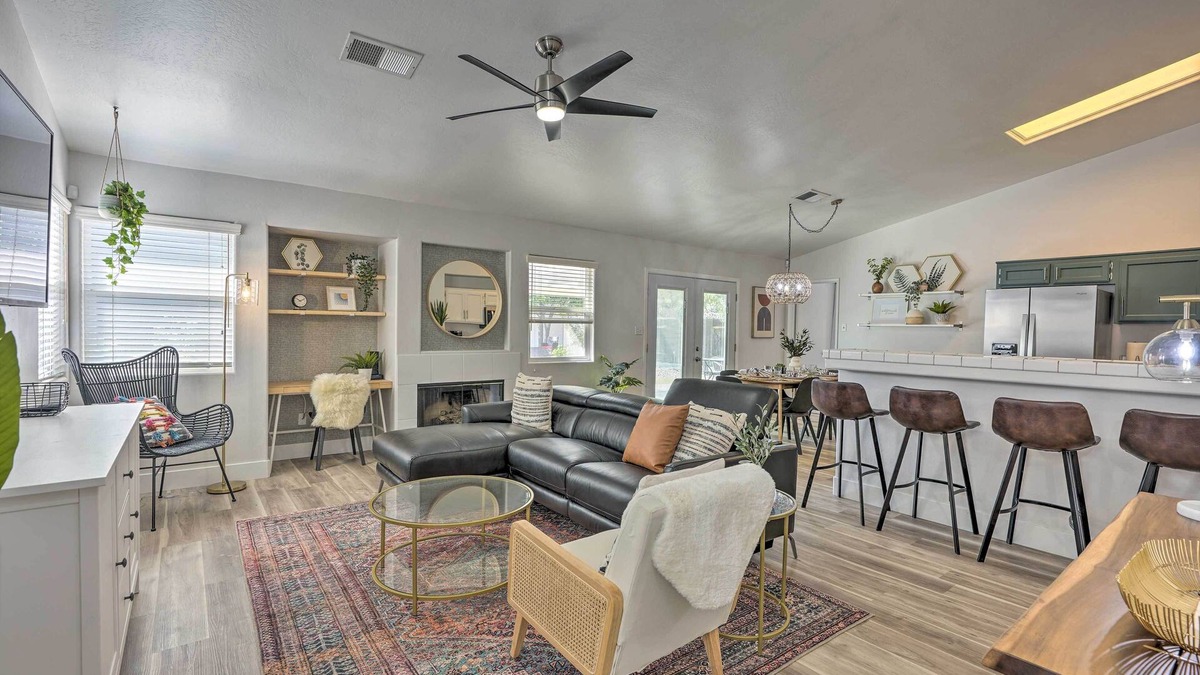 Greenacres House | Stylish Bakersfield Getaway with Pool Table!