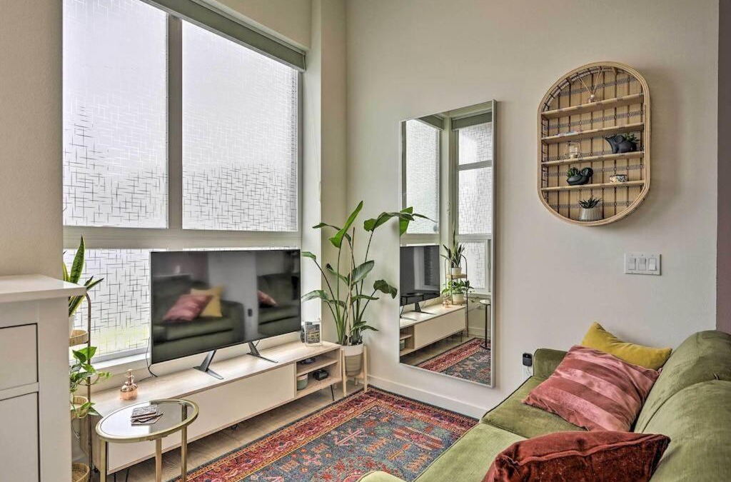 Whittier Heights Apartment | Stylish Ballard studio 15 mins from Space Needle
