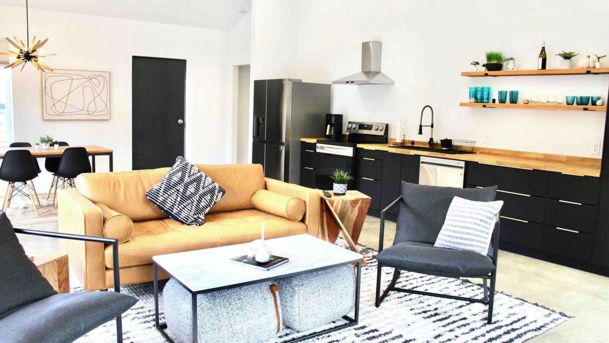 Forestburg House | Stylish Barndo Escape w/Fire Pit & Patio