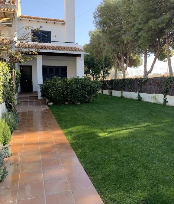 Cubelles House | Stylish Beach House 600m to sea