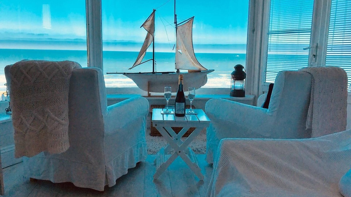 Sandsend Apartment | Stylish Beach House Apartment with Fabulous Sea Views