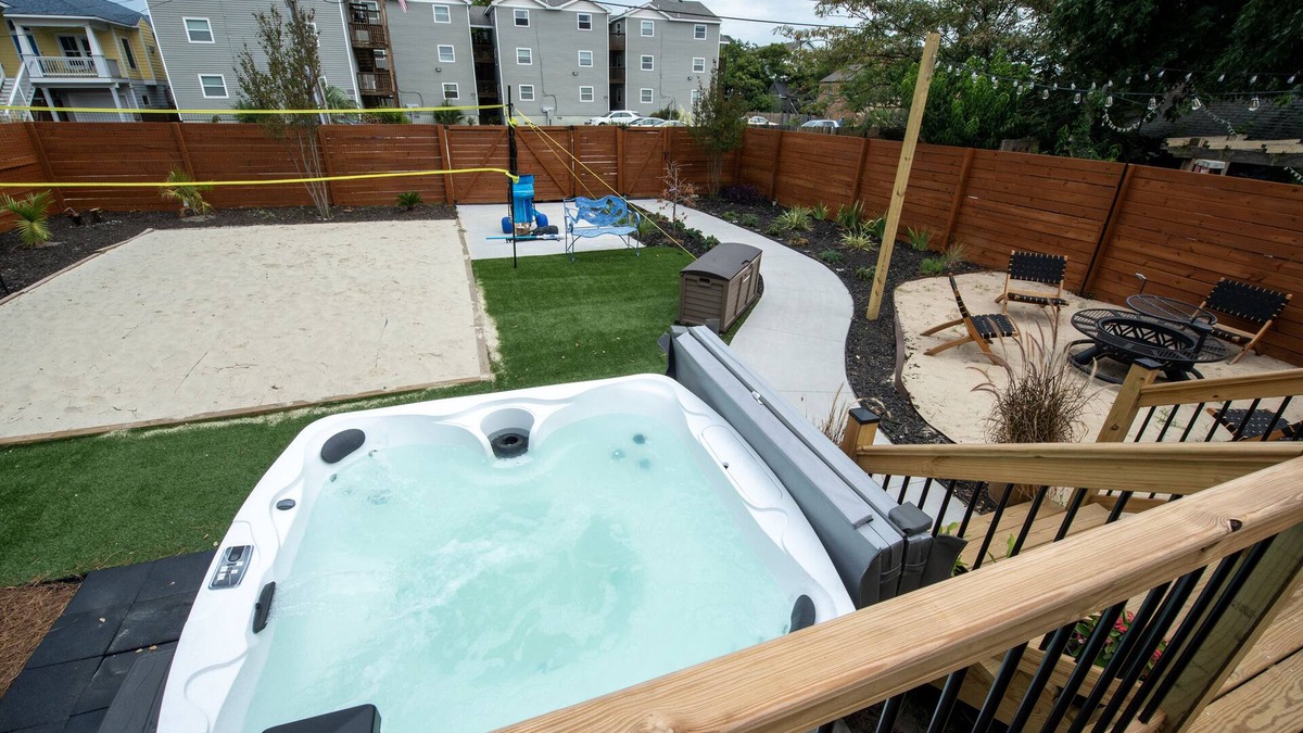 Willoughby Spit House | Stylish Beach House, Hot Tub, Pet-Friendly🐾