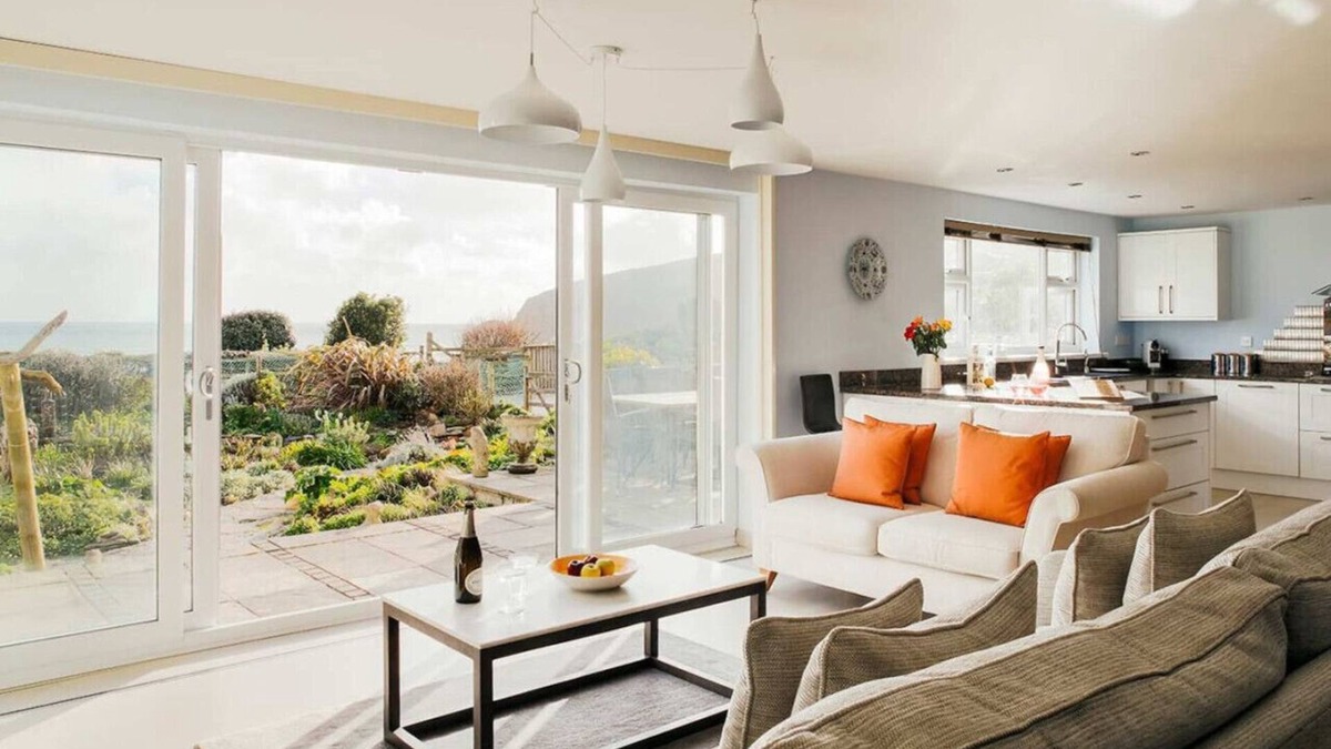 Praa Sands House | Stylish Beachside Home with Amazing Sea Views