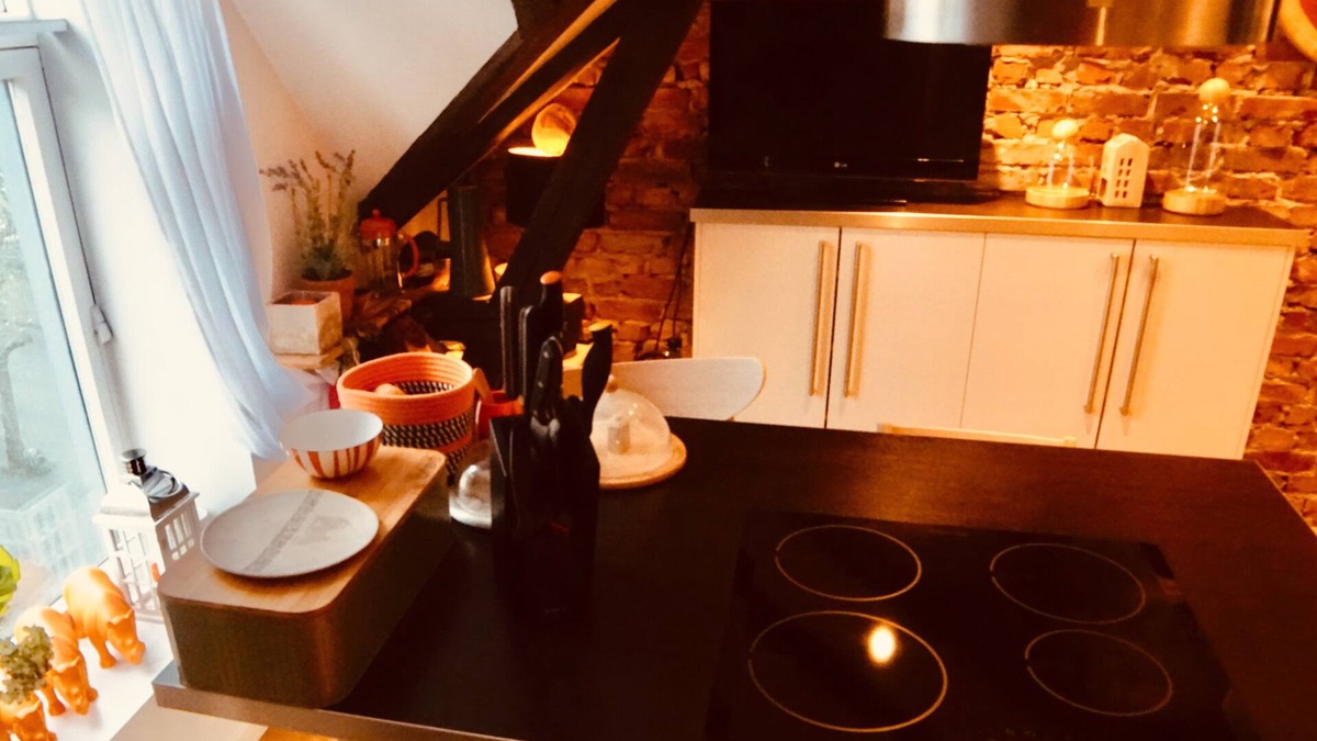 Alesund Apartment | Stylish Bedroom in Downtown Ålesund near bus station
