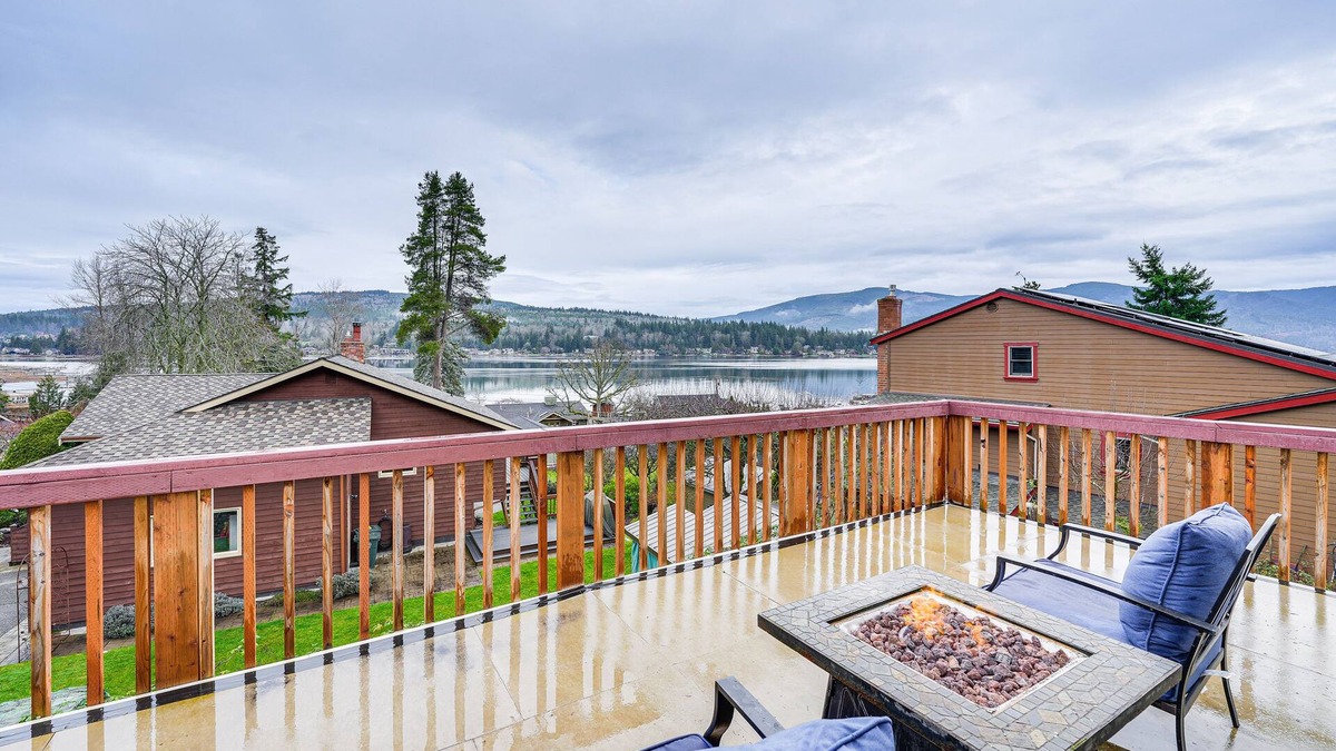 Geneva House | Stylish Bellingham Home w/Lake + Mountain Views!
