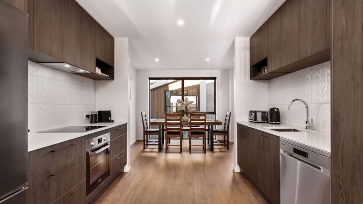 Addington Apartment | Stylish Brand New Sunny 3Bdrm 3Bth garage sleeps 6