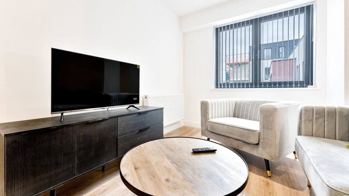 Barnt Green Apartment | Stylish & Bright 2 Bedroom Apartment in Solihull