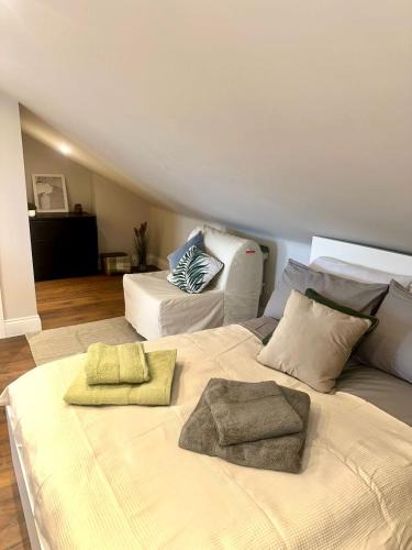 Ealing Apartment | Stylish Bright loft Studio in Ealing