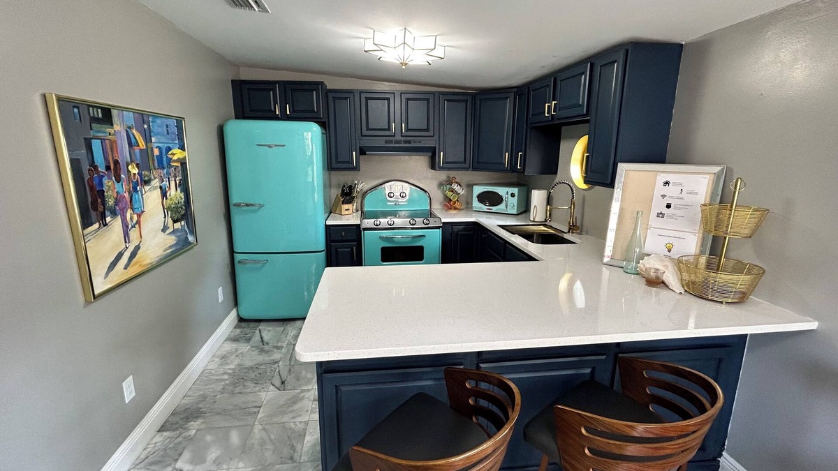 Avondale House | Stylish Bungalow Near Dining, Parks & Entertainmentn