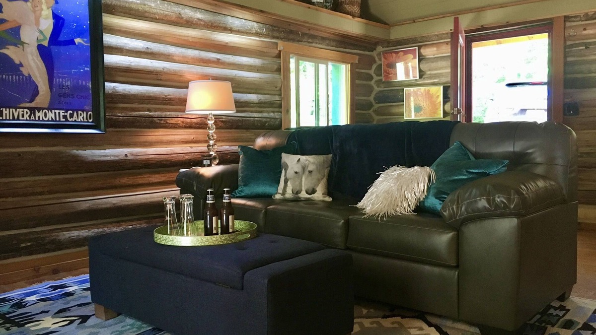 Sagle Cabin | Stylish Cabin in 12 Acres of Private Forest