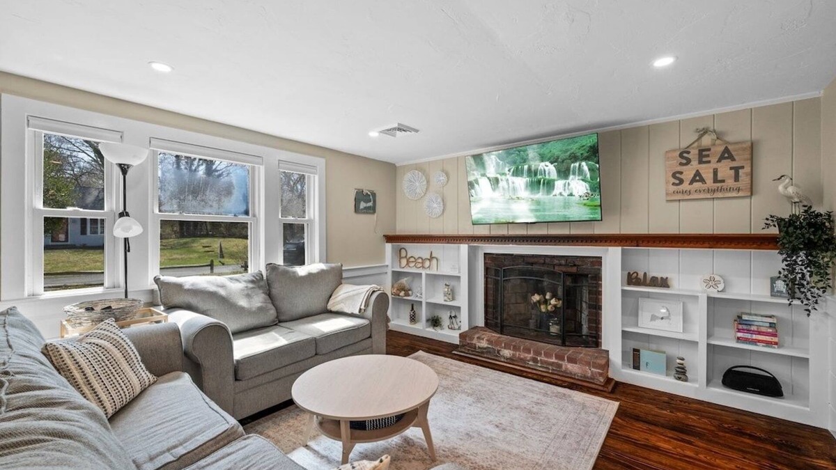 West Yarmouth House | Stylish Cape Escape | Walk to Beach | Central AC