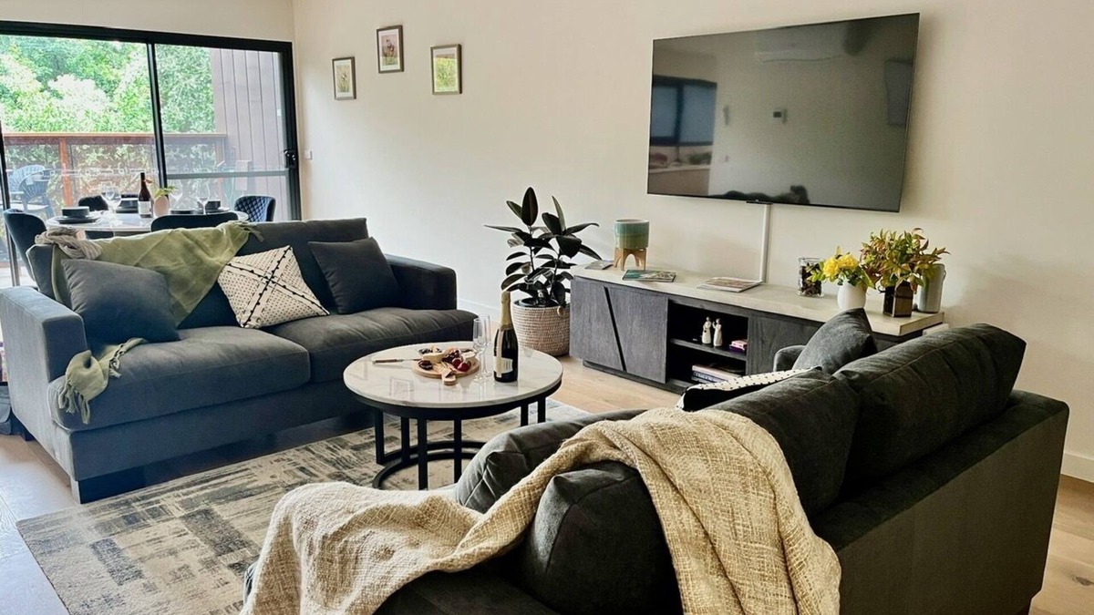 Healesville Apartment | Stylish & Central Healesville Apartment with Leafy Views & Balcony