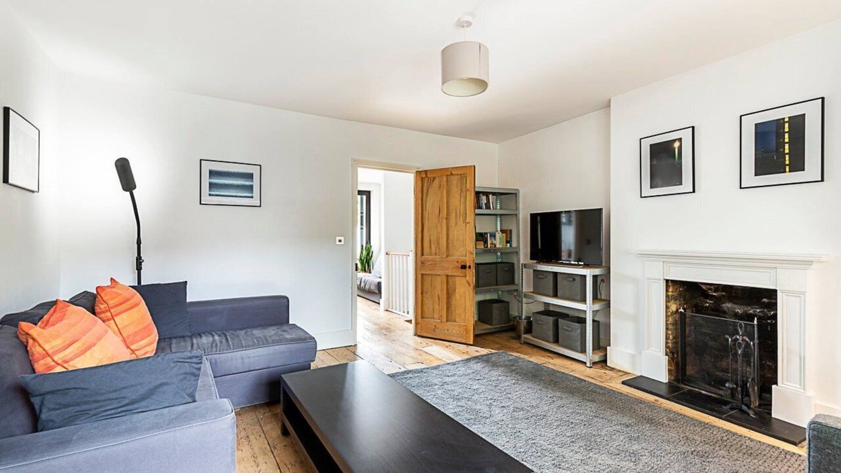 Chiswick Apartment | Stylish Chiswick Apartment with a Private Terrace